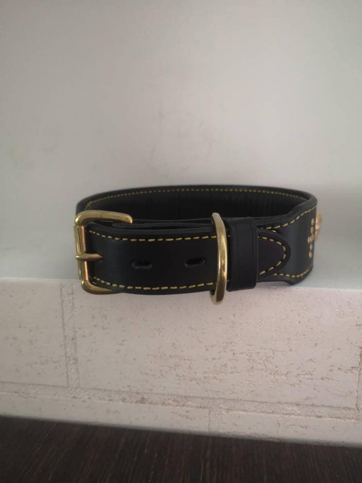 Handstitched leather dog collar with skulls and rivets, handcrafted leather dog collar handstitched with a wax thread, collar for a big dog