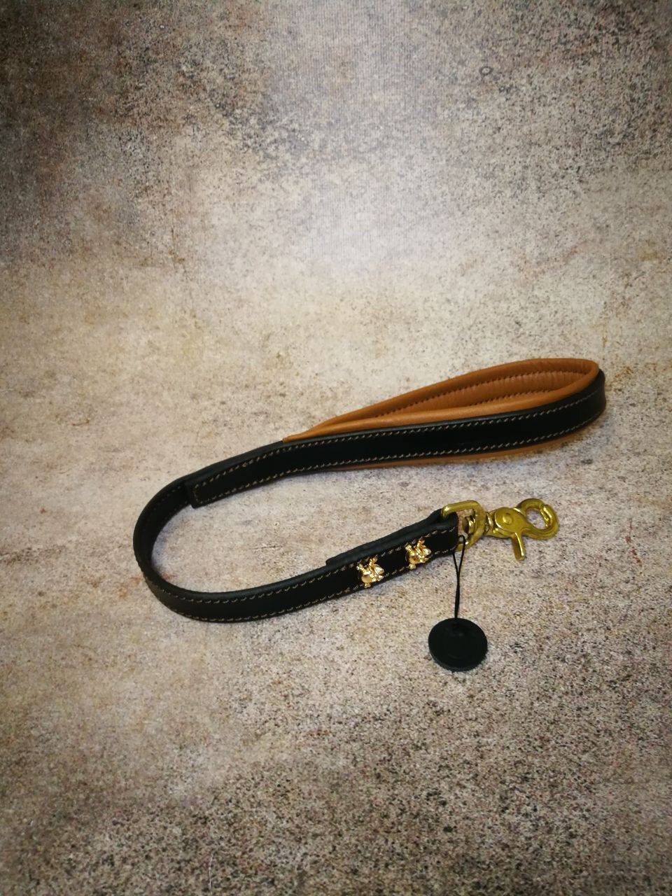 Short Leather Dog Lead with Padded Handle and Skulls