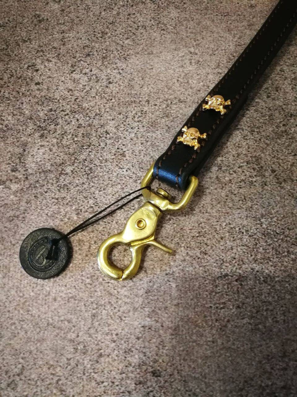 Short Leather Dog Lead with Padded Handle and Skulls