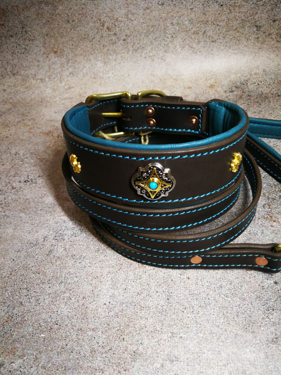 Turquoise Stones Leather Collar